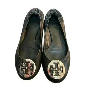 - Tory Burch Reva Black Ballet Flats in Size 7M, Pre-Owned.  Some Wear, Se…